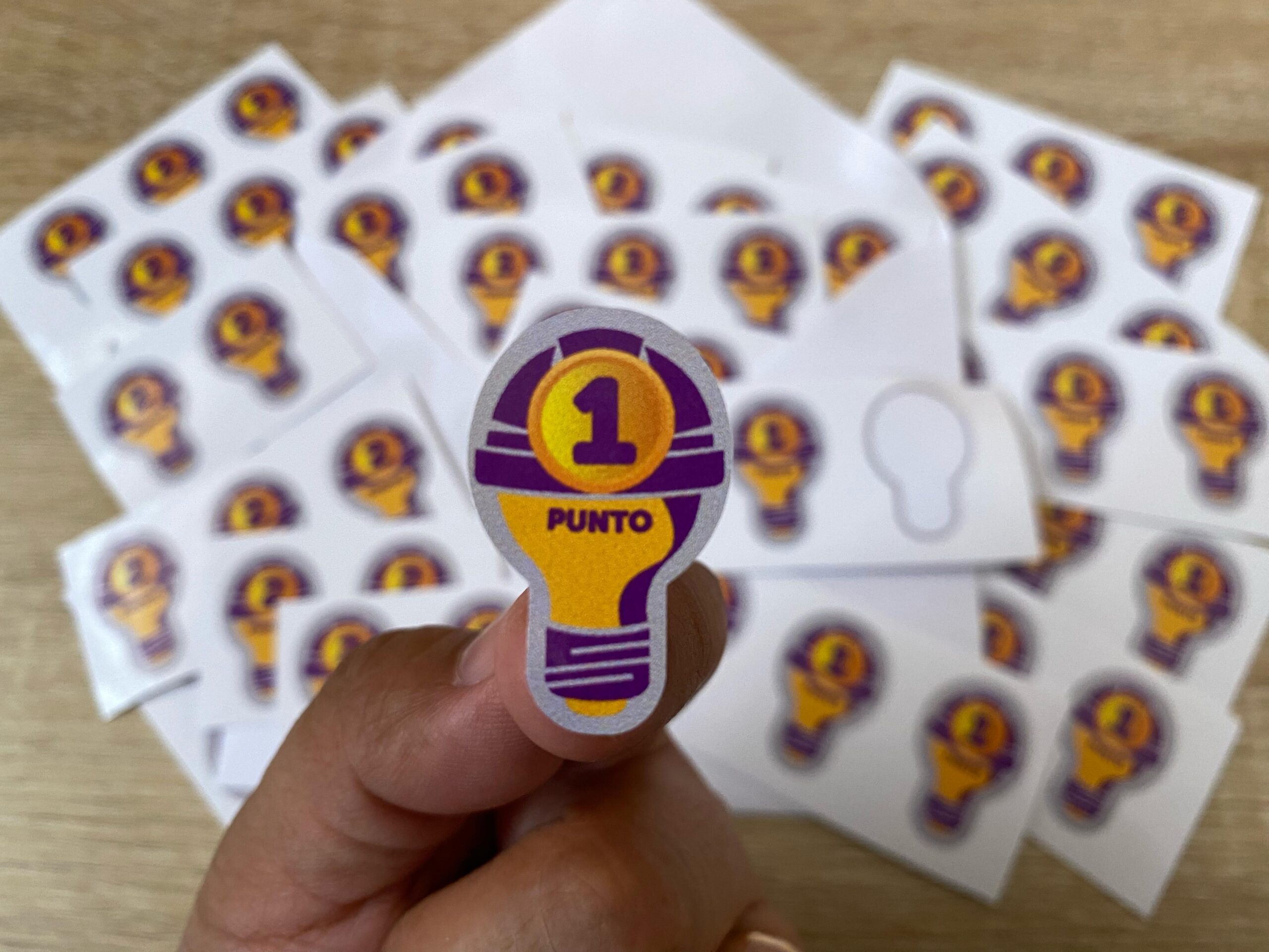 Sobre con stickers de puntaje